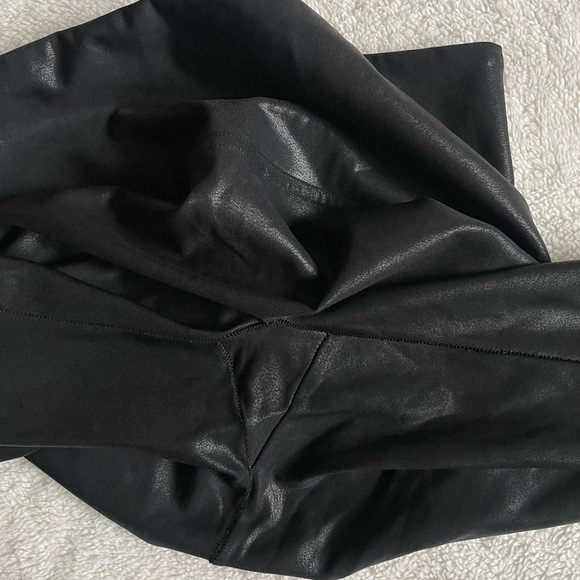 Spanx Faux Leather Leggings Size Medium - Picture 6 of 9